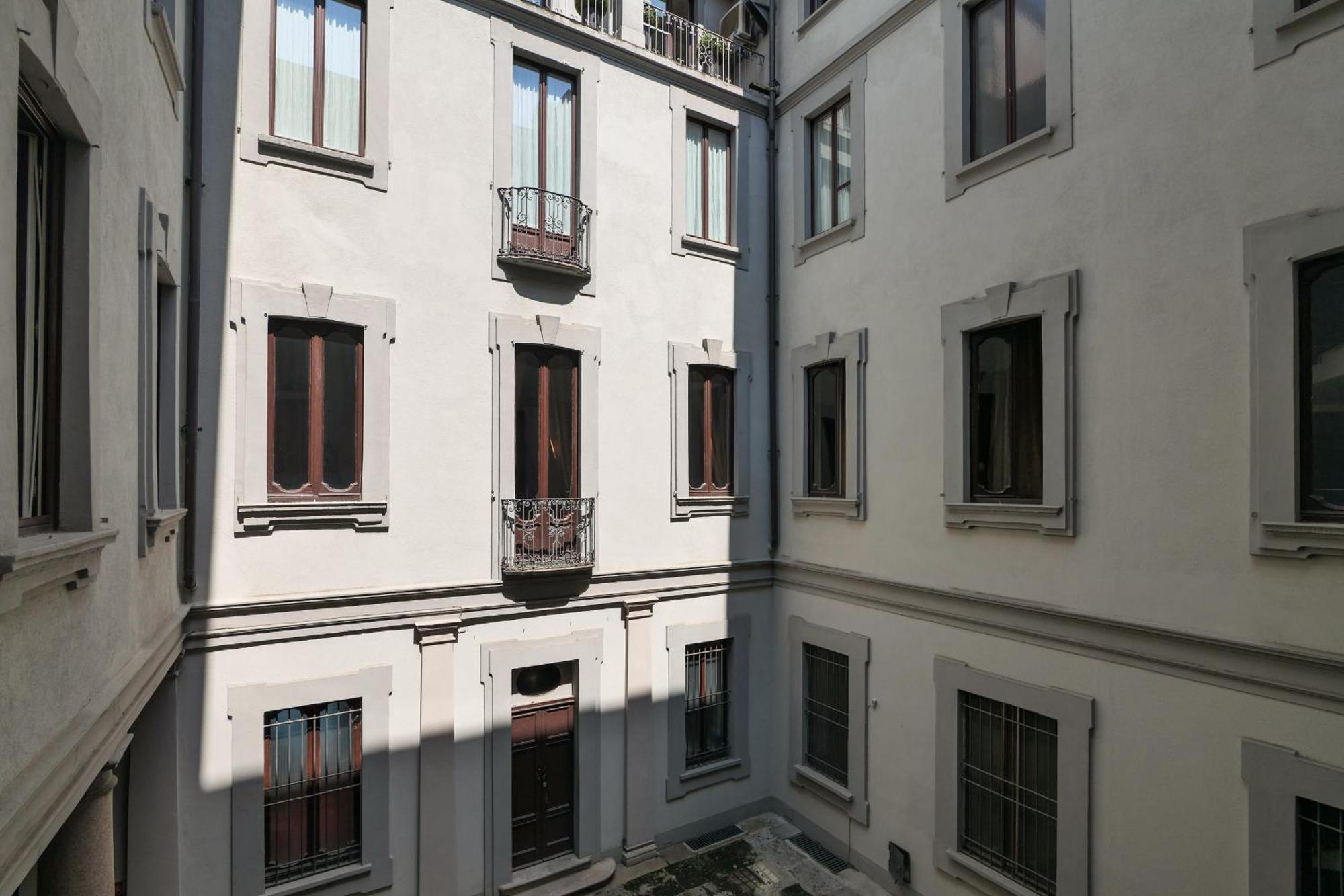 Prestige Boutique Aparthotel - Montenapoleone Милан Экстерьер фото